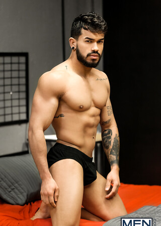 Muscular men Pietro Duarte & Diego Reyes cross swords before oral and anal sex