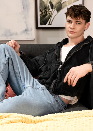 STREAMING THAT STRAIGHT COCK